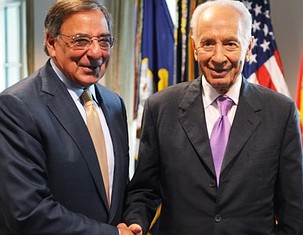 US Defense Secretary Leon Panetta (L) poses with with Israeli President Shimon Peres ahead of a meeting June 11, 2012 at the Pentagon in Washington, DC.  AFP PHOTO/Mandel NGAN        (Photo credit should read MANDEL NGAN/AFP/GettyImages)